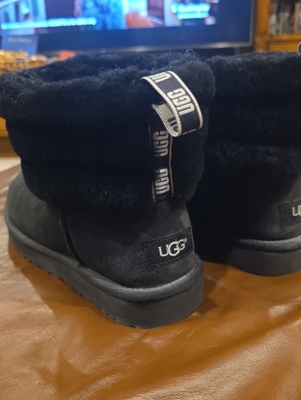 UGG Womens Black Fluff Mini Quilted Ankle Boots Sz 9